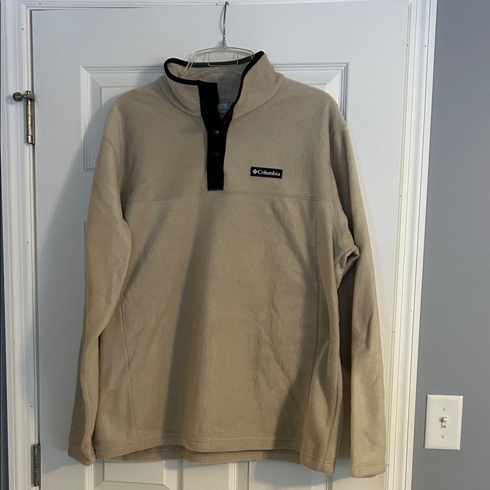 Men’s Columbia Beige Fleece Pullover with Black Trim